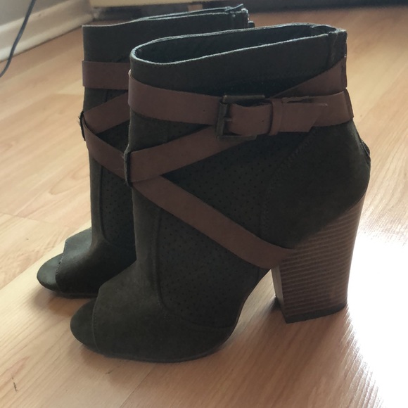 High heeled boots - Picture 3 of 3